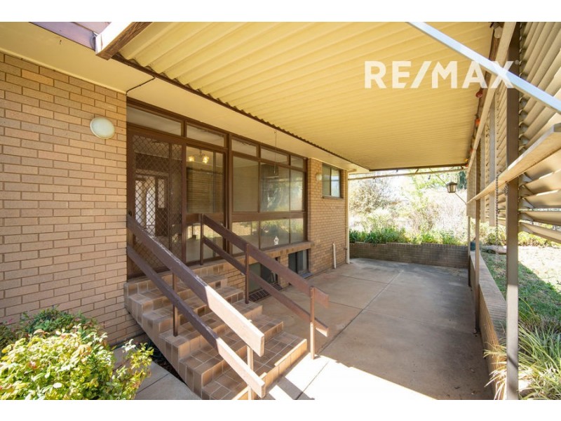 28 Lakeside Drive, Lake Albert NSW 2650