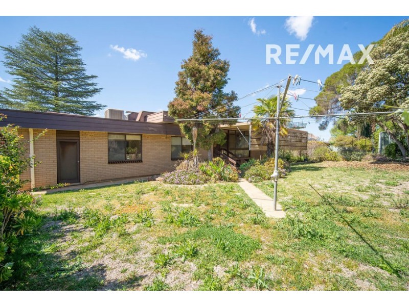 28 Lakeside Drive, Lake Albert NSW 2650