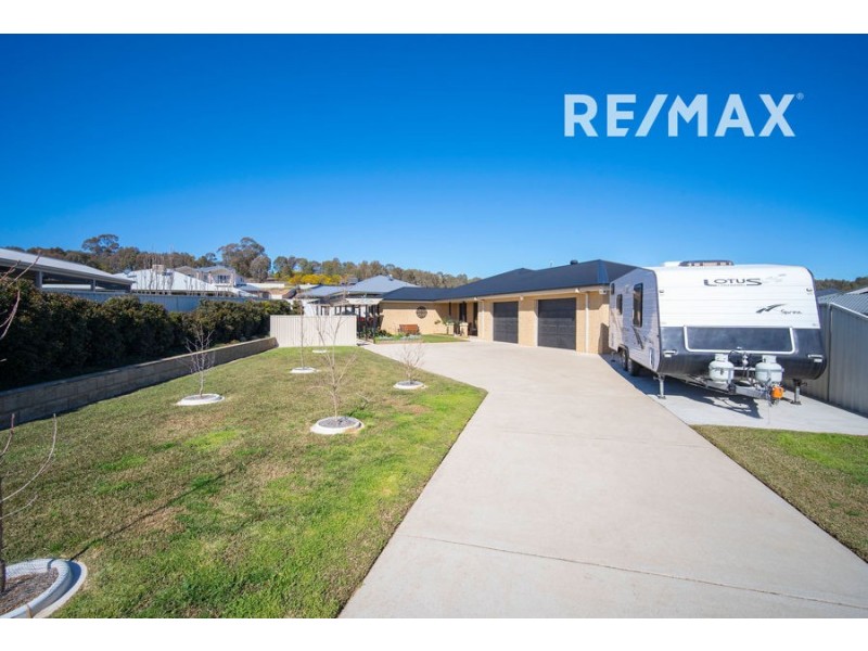 22 Balala Crescent, Bourkelands NSW 2650