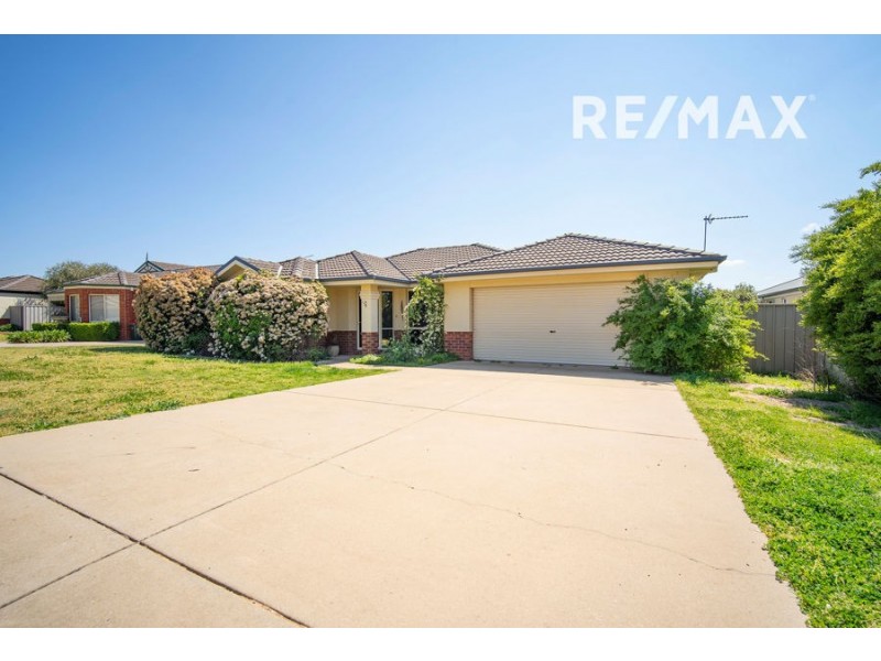 75 Yentoo Drive, Glenfield Park NSW 2650