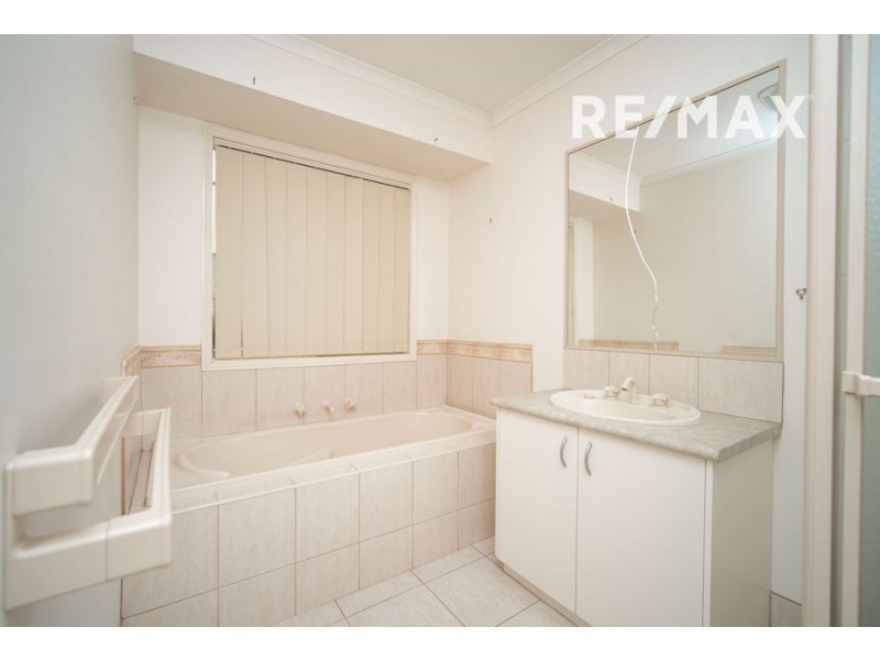 75 Yentoo Drive, Glenfield Park NSW 2650