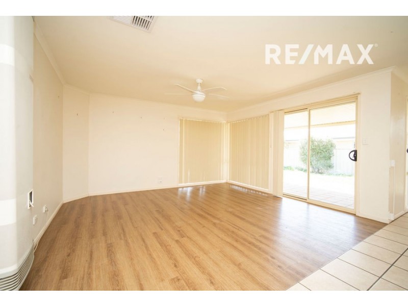 75 Yentoo Drive, Glenfield Park NSW 2650