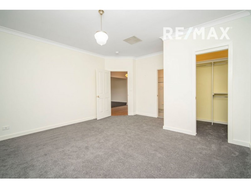 6 Lyndoch Place, Bourkelands NSW 2650