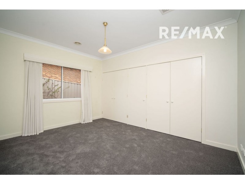 6 Lyndoch Place, Bourkelands NSW 2650