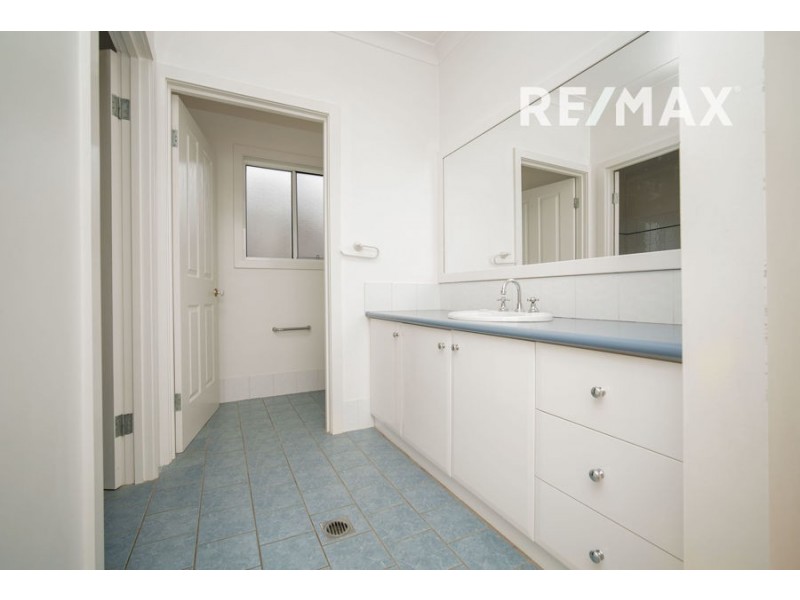 6 Lyndoch Place, Bourkelands NSW 2650