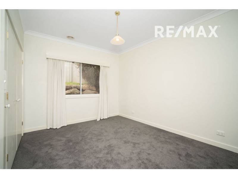 6 Lyndoch Place, Bourkelands NSW 2650