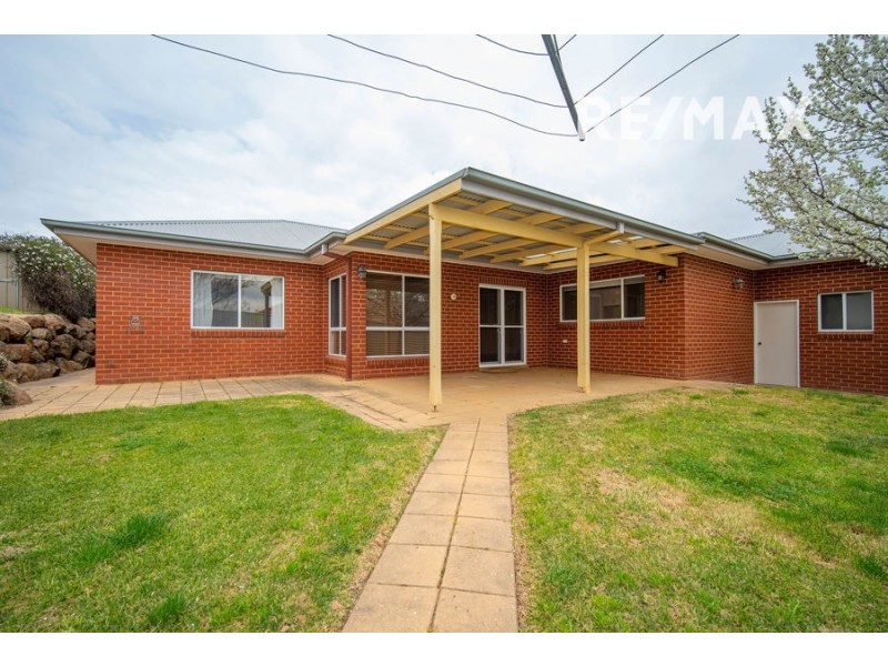 6 Lyndoch Place, Bourkelands NSW 2650