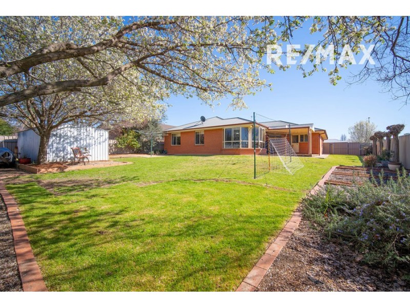 35 Stirling Boulevard, Tatton NSW 2650