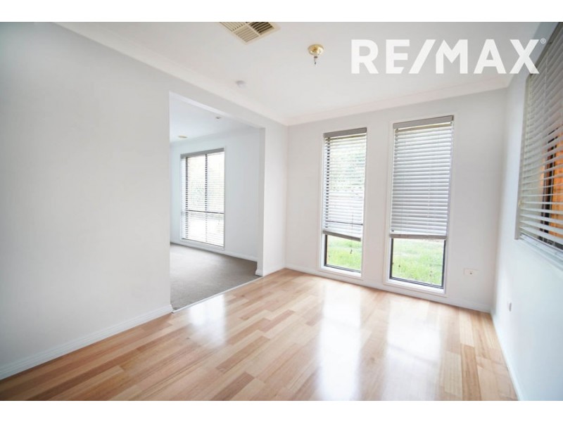 24 Pinaroo Drive, Glenfield Park NSW 2650