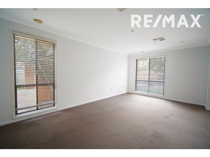 24 Pinaroo Drive, Glenfield Park NSW 2650