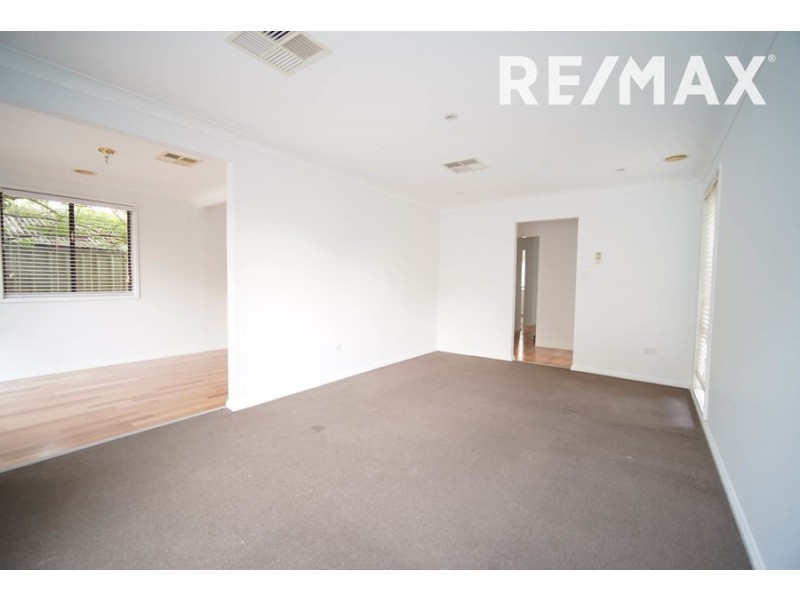 24 Pinaroo Drive, Glenfield Park NSW 2650