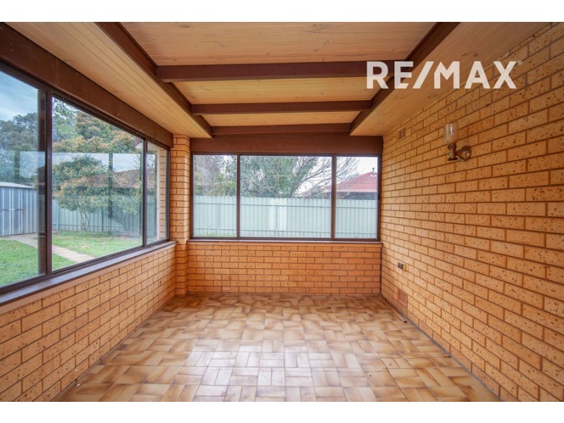 24 Pinaroo Drive, Glenfield Park NSW 2650