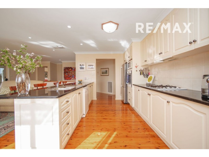 7 Headley Place, Kooringal NSW 2650