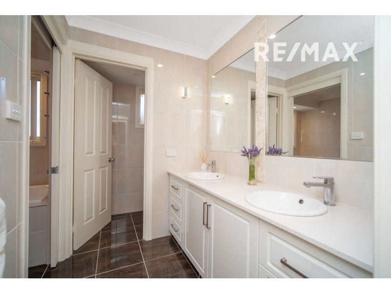 7 Headley Place, Kooringal NSW 2650