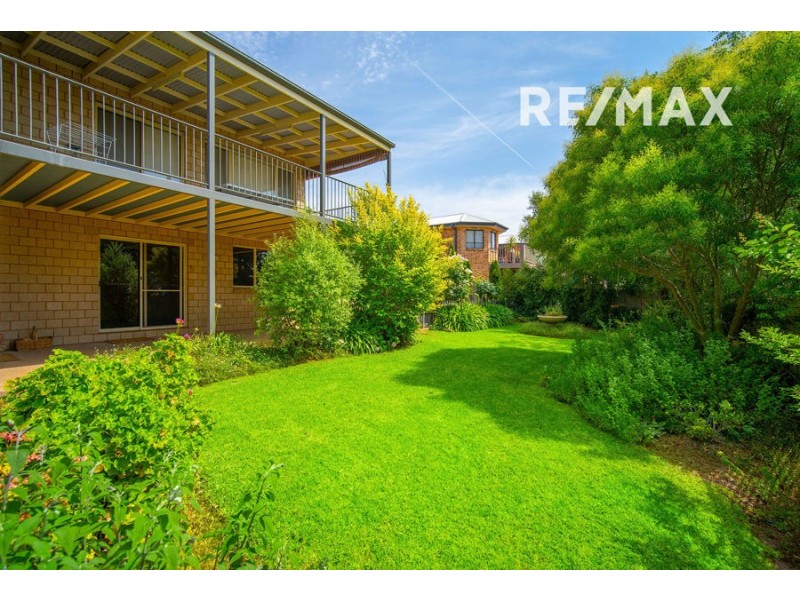 7 Headley Place, Kooringal NSW 2650