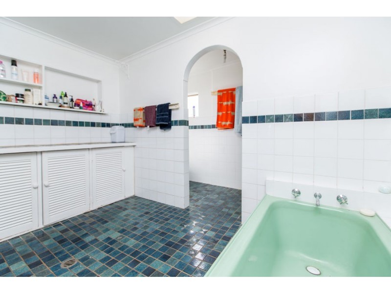 10 Norman Street, Turvey Park NSW 2650