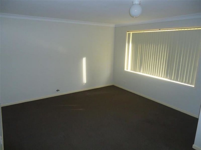 11 Canola Place, Estella NSW 2650