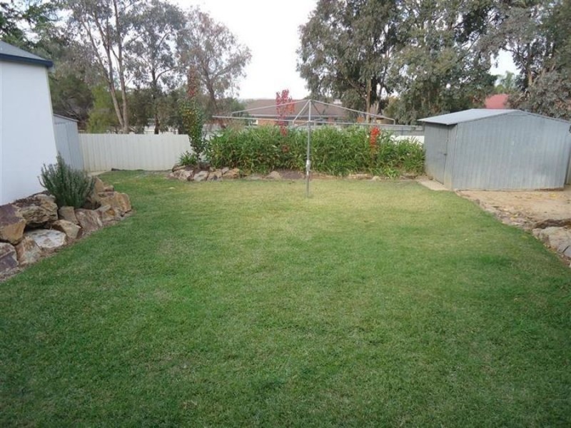 11 Canola Place, Estella NSW 2650