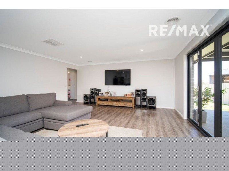 70 Barmedman Avenue, Gobbagombalin NSW 2650