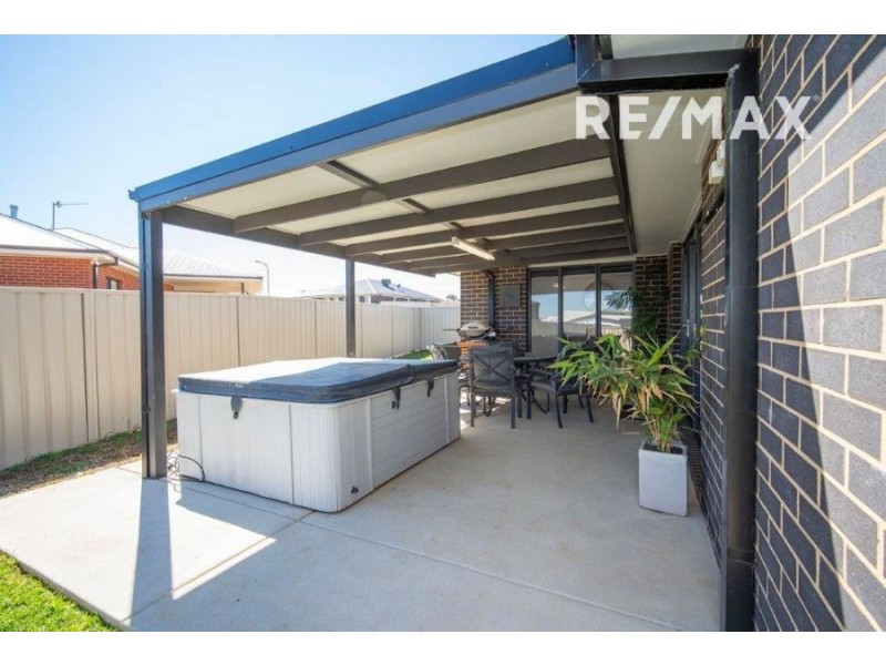 70 Barmedman Avenue, Gobbagombalin NSW 2650
