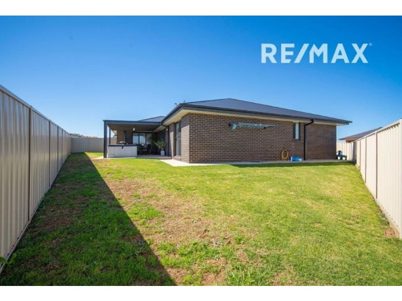 70 Barmedman Avenue, Gobbagombalin NSW 2650