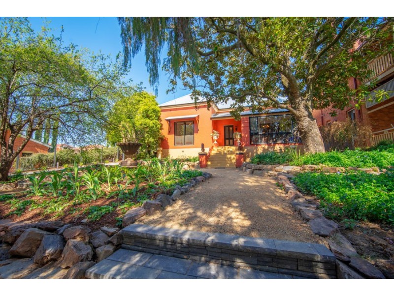 62 Gurwood Street, Wagga Wagga NSW 2650