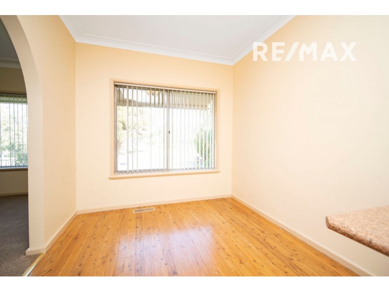 2 Waratah Street, Kooringal NSW 2650