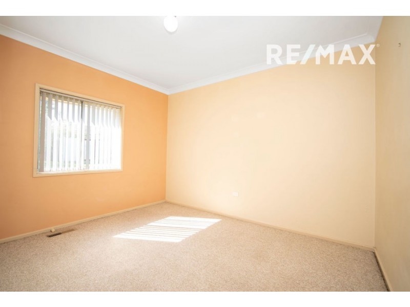 2 Waratah Street, Kooringal NSW 2650