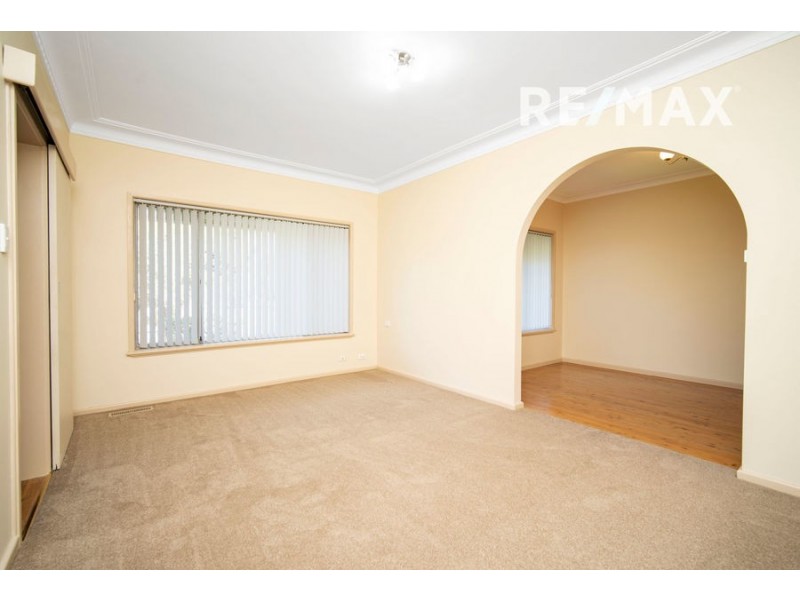 2 Waratah Street, Kooringal NSW 2650