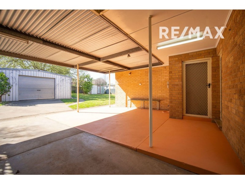 2 Waratah Street, Kooringal NSW 2650