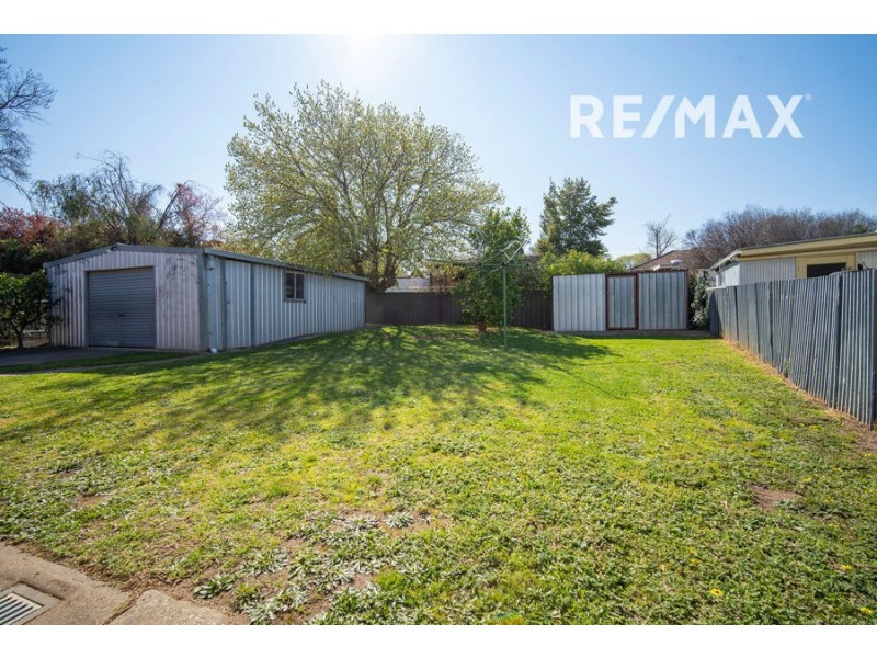 2 Waratah Street, Kooringal NSW 2650