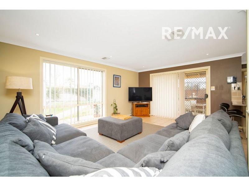 7 Gidgee Place, Glenfield Park NSW 2650