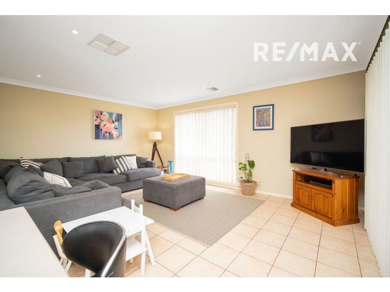 7 Gidgee Place, Glenfield Park NSW 2650