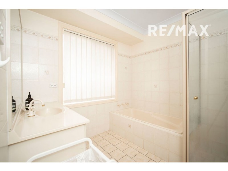 7 Gidgee Place, Glenfield Park NSW 2650