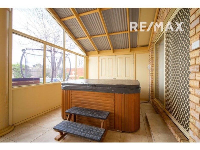 7 Gidgee Place, Glenfield Park NSW 2650