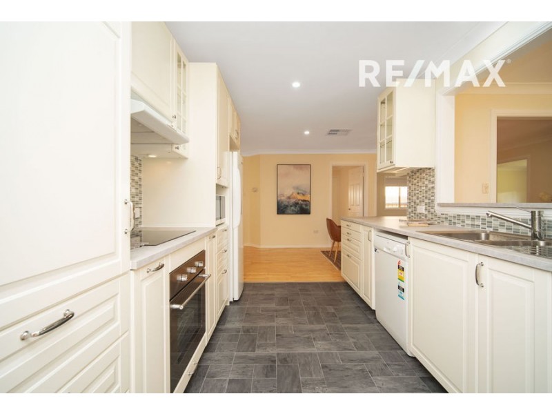 39 Kirrang Avenue, Glenfield Park NSW 2650