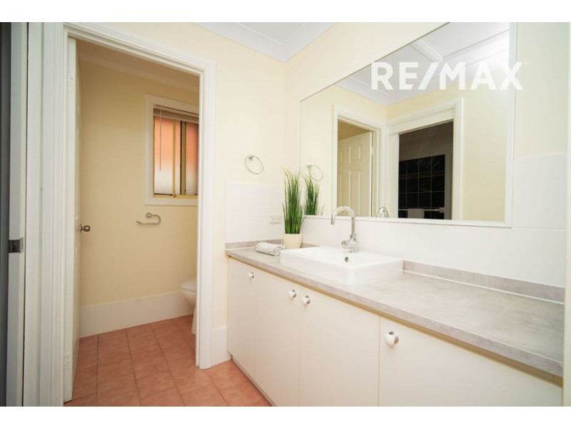 39 Kirrang Avenue, Glenfield Park NSW 2650