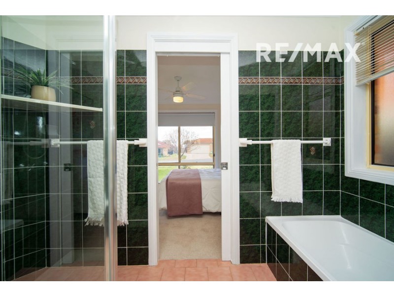 39 Kirrang Avenue, Glenfield Park NSW 2650