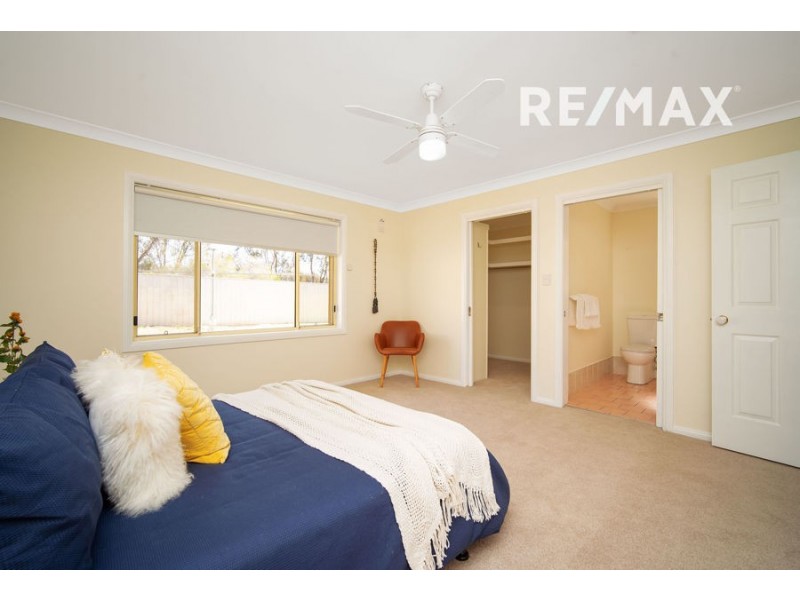 39 Kirrang Avenue, Glenfield Park NSW 2650