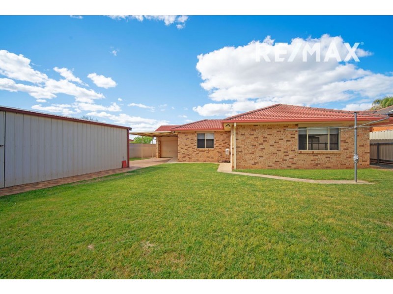 39 Kirrang Avenue, Glenfield Park NSW 2650