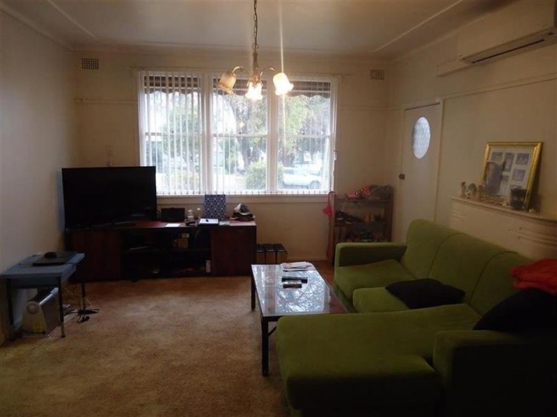 19 Castlereagh Avenue, Mount Austin NSW 2650