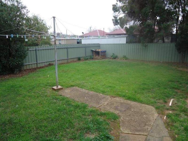 19 Castlereagh Avenue, Mount Austin NSW 2650