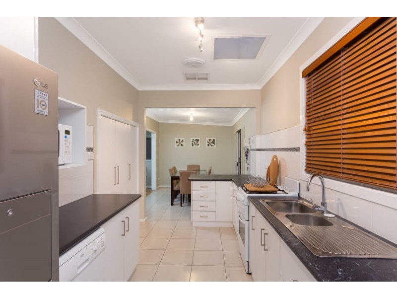 3 Koora Place, Mount Austin NSW 2650