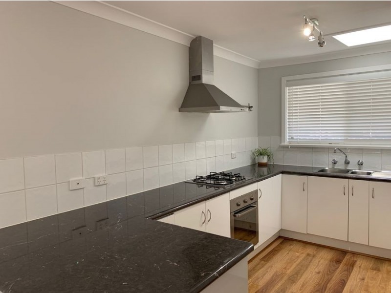 11 Geneva Crescent, Lake Albert NSW 2650