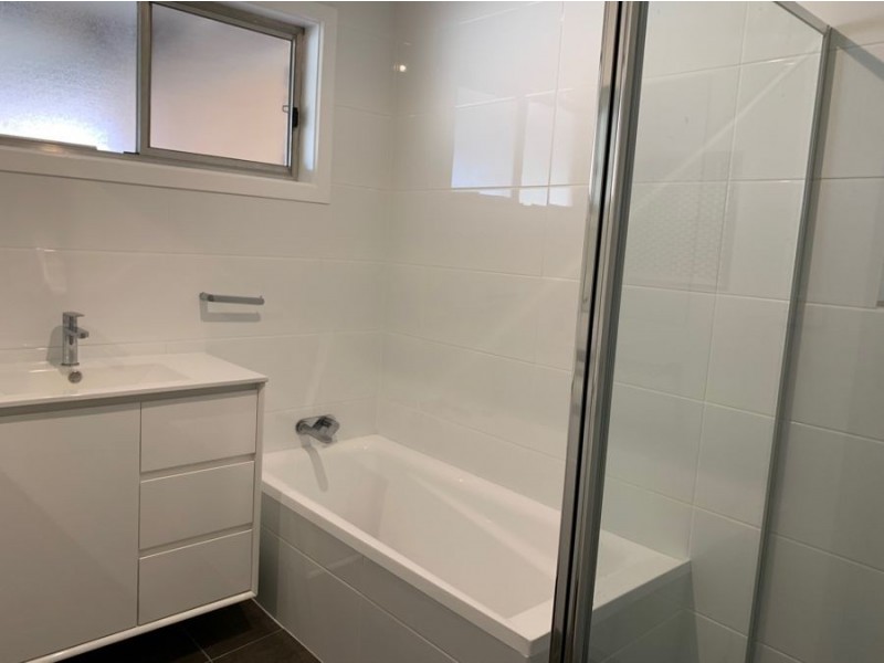 11 Geneva Crescent, Lake Albert NSW 2650