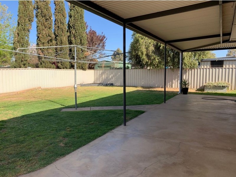11 Geneva Crescent, Lake Albert NSW 2650