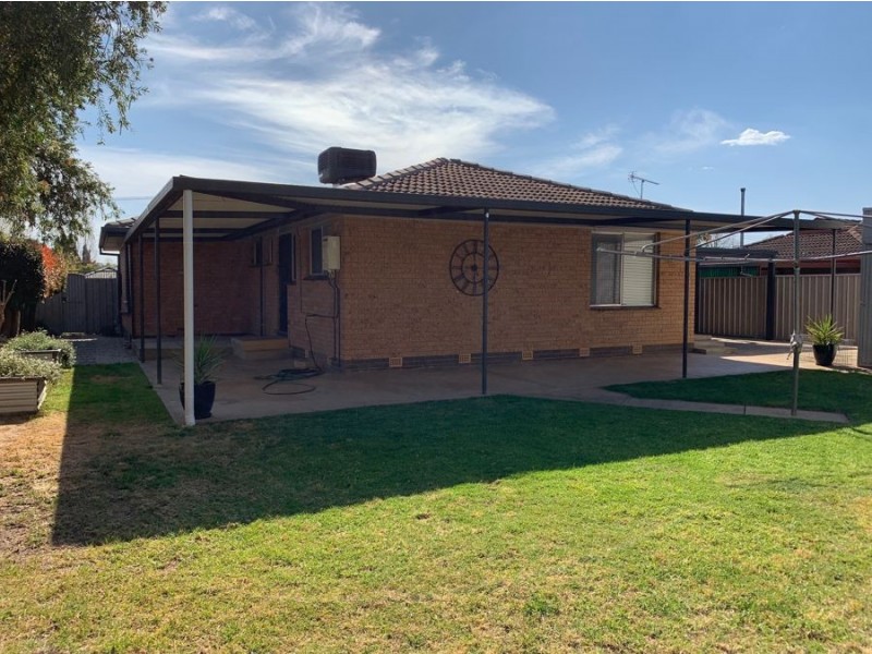 11 Geneva Crescent, Lake Albert NSW 2650