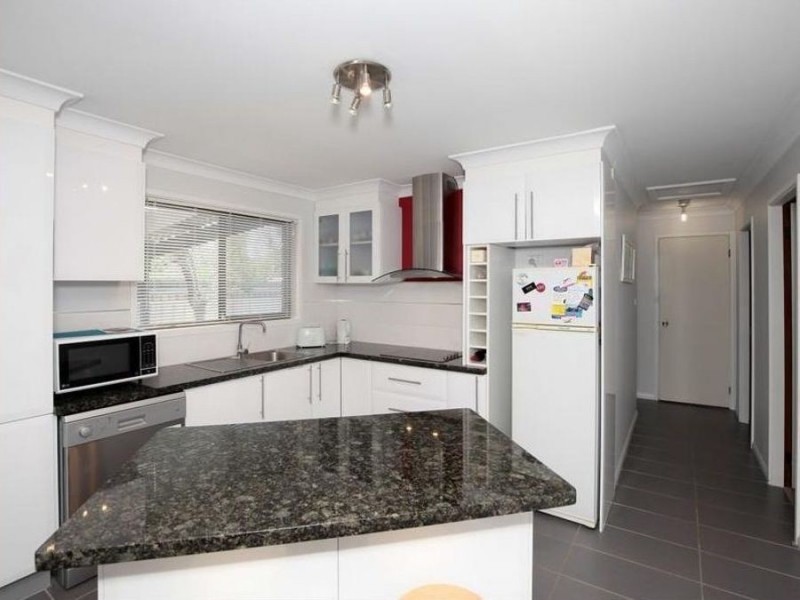 2/3 Nicholi Crescent, Lake Albert NSW 2650