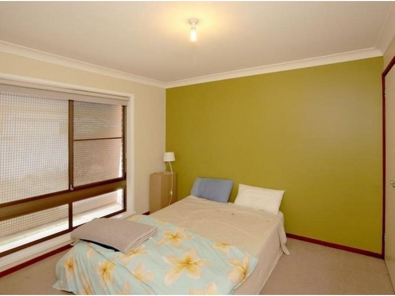 2/3 Nicholi Crescent, Lake Albert NSW 2650