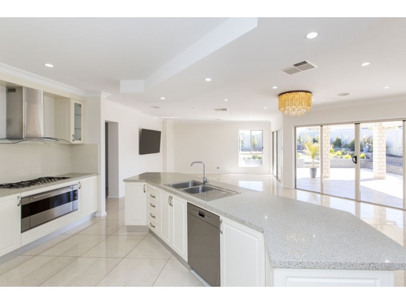 4 Barossa Street, Estella NSW 2650